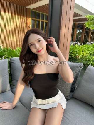 trans girl Nadeerra 8312200