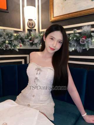 trans girl Nadeerra 9913821