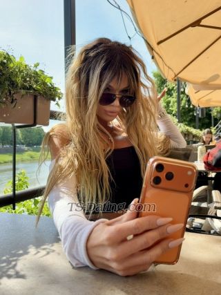 trans girl Nikakrouf 9432862