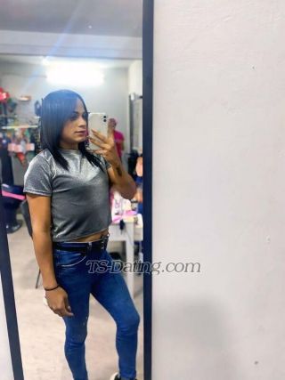 trans girl NikolSalas 0642956