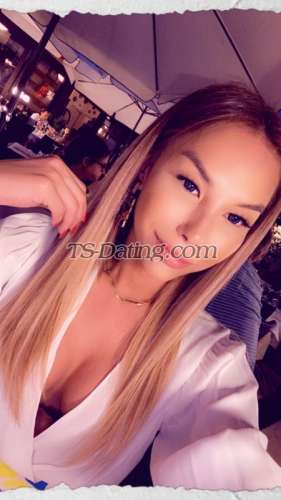 trans girl Ninaladyboy 9781635