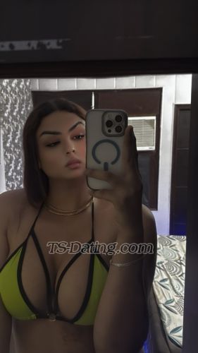 trans girl Normiarora 9789719