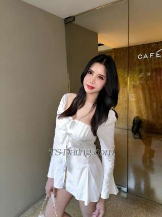 trans girl Peachzy 1991123