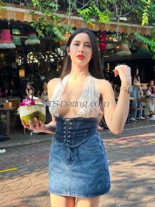 trans girl Peachzy 8669834