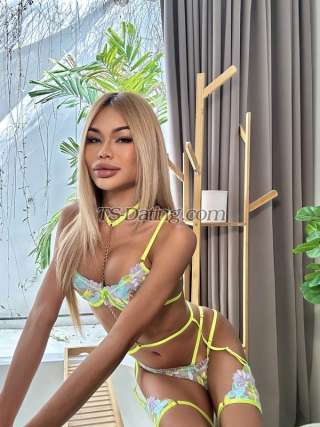 trans girl Ponybunyx 7066631