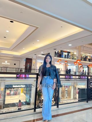 trans girl Prettyj 7799156