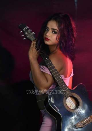 trans girl piyaroy 0109268