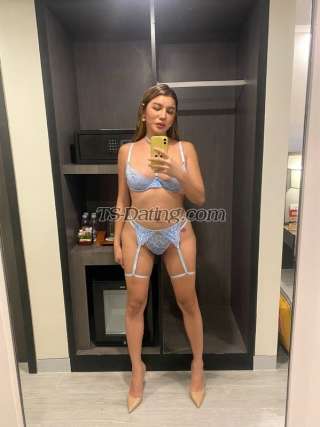 trans girl QUEENamara 9361544