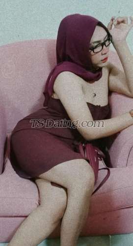 trans girl QueHuLaura 1954650