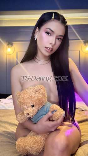 trans girl QueenGxxxx 6618906