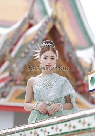 trans girl QueenIvy 6800779