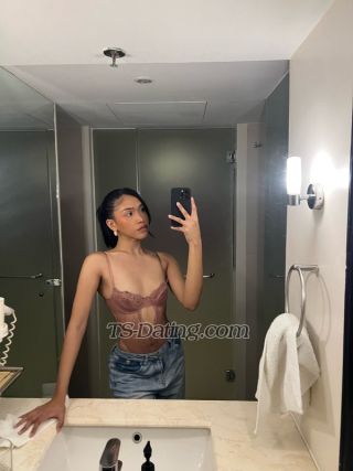 trans girl Raeven 9855311