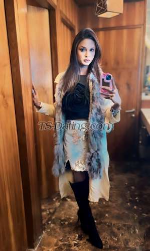 trans girl RealAnaira 6499580