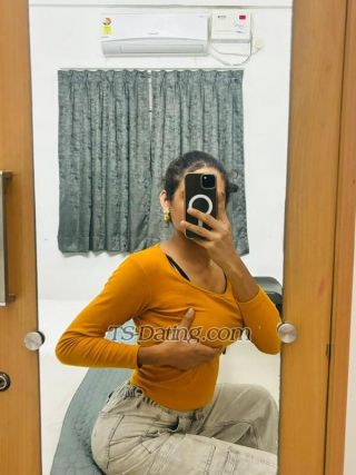trans girl Rethu 0233916