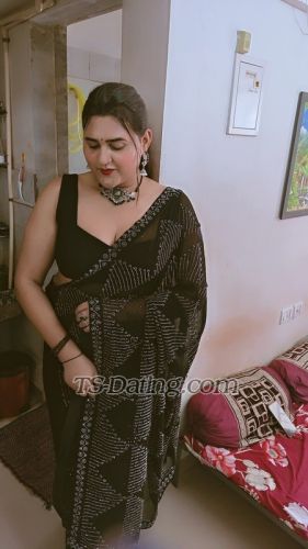 trans girl RoyalSimmi 1669705