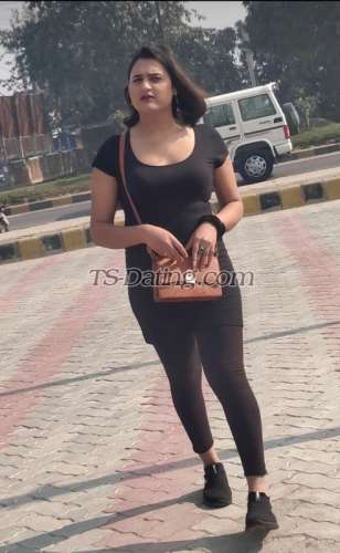 trans girl RoyalSimmi 4808536