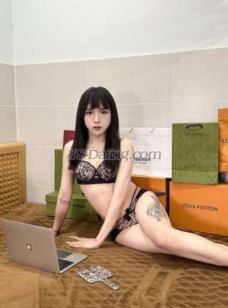 trans girl Sarah2001 1481545