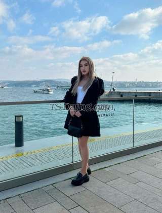 trans girl SarahBlondie 7559558