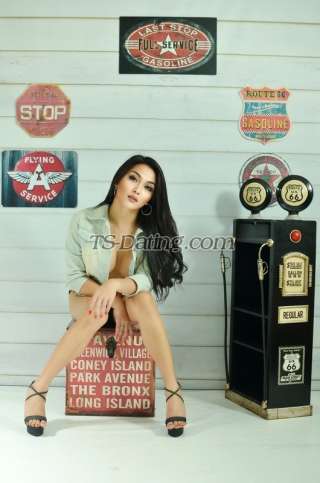 trans girl seductiveXzoe 9659977