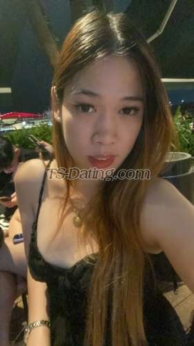 trans girl smooch220 1534322