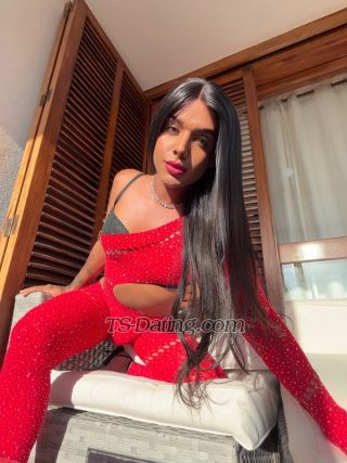 trans girl Valentinamoet 8743877