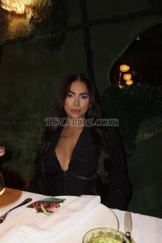 trans girl Winnieharlow 2145589