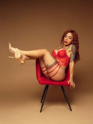 YulianaLatin 1163503