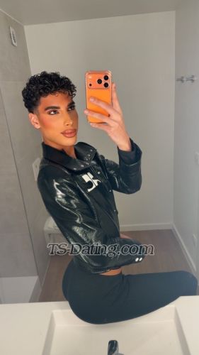 trans girl Zahiahot 8230336