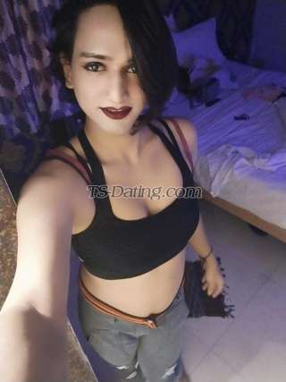 trans girl ZaraMalik 9720494
