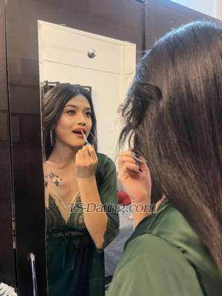 trans girl Zinni 1718851