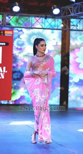 trans girl Zoyarotala 9919683