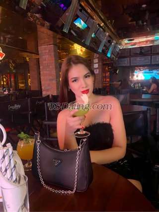 trans girl Zyrah 9984615