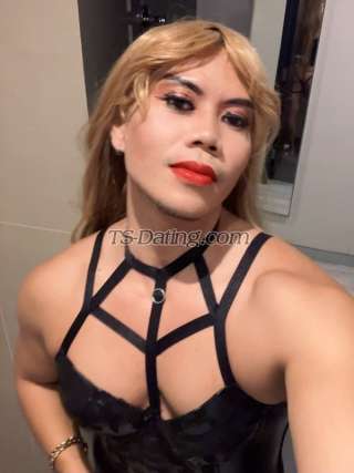 trans girl Zyramae 8930040